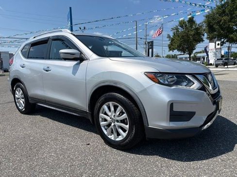 Used 2017 Nissan Rogue SV w/ SV Premium Package AWD/4WD image 2