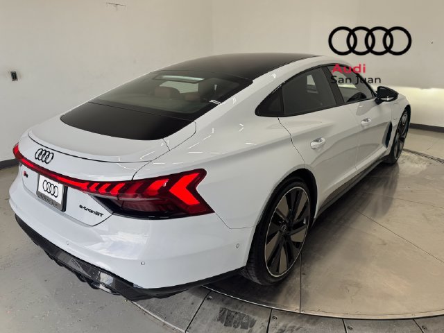 Used 2022 Audi RS e-tron GT w/ Carbon Performance Package AWD/4WD image 43