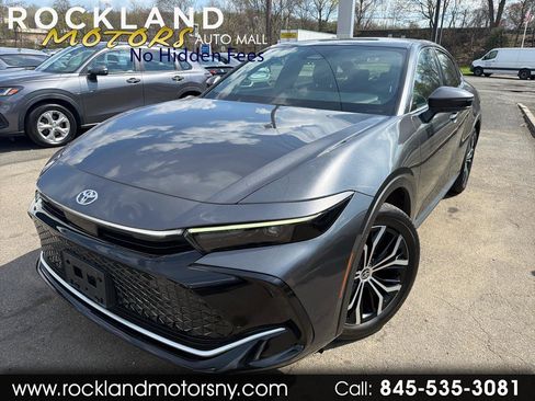 Used 2024 Toyota Crown image 1