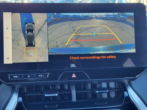 Used 2023 Toyota Venza Limited image 22