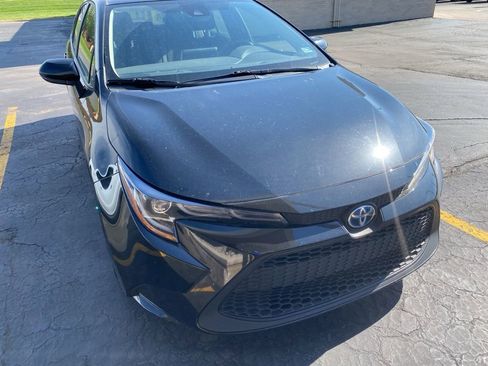 Used 2022 Toyota Corolla LE FWD image 2