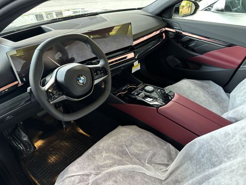 New 2026 BMW 530i xDrive w/ Premium Package image 4