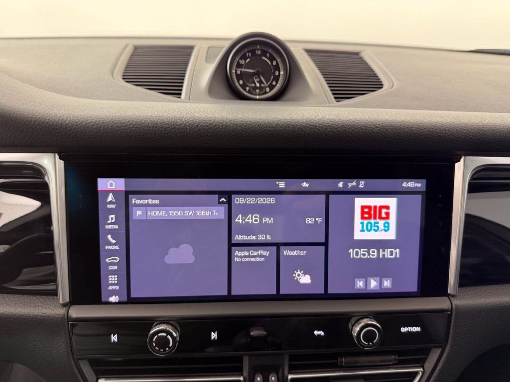 Certified 2023 Porsche Macan AWD/4WD image 36