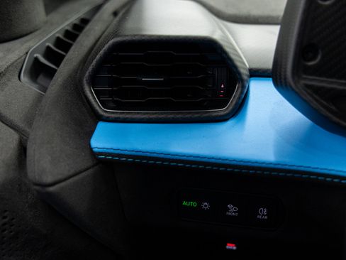 Used 2025 Lamborghini Revuelto image 43