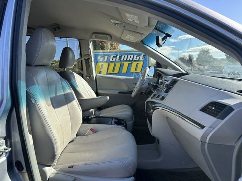 Used 2012 Toyota Sienna LE image 22