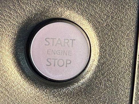 Used 2022 Nissan Frontier SV w/ Technology Package image 19