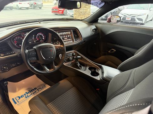 Used 2022 Dodge Challenger SXT w/ Driver Convenience Group image 13
