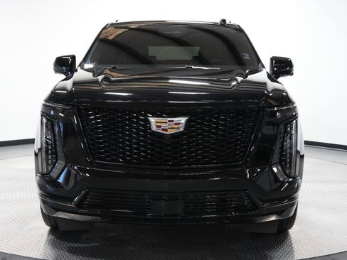 Used 2025 Cadillac Escalade Sport Platinum AWD/4WD image 2