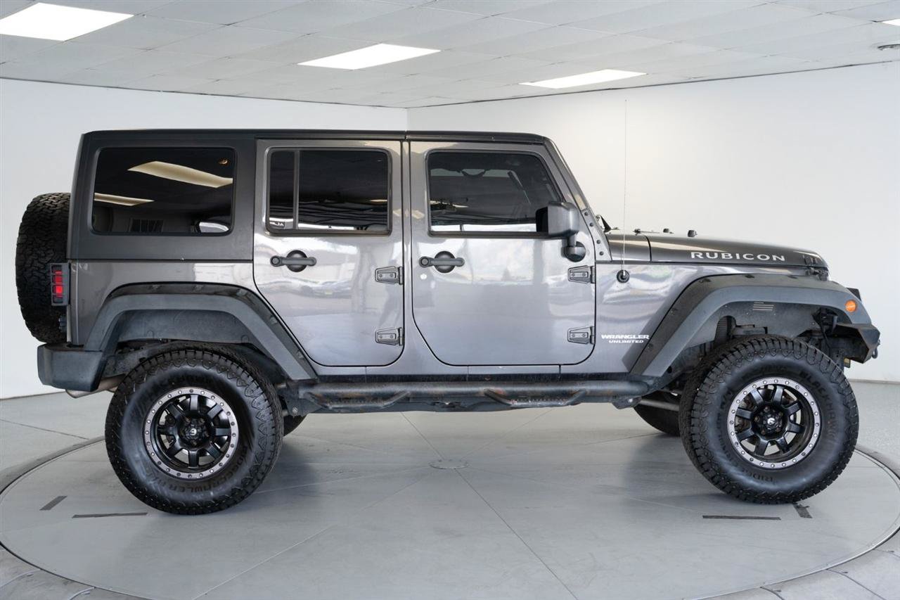 Used 2014 Jeep Wrangler Unlimited Rubicon w/ Connectivity Group AWD/4WD image 8