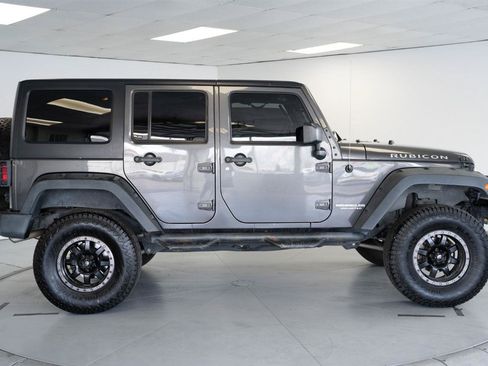 Used 2014 Jeep Wrangler Unlimited Rubicon w/ Connectivity Group AWD/4WD image 8