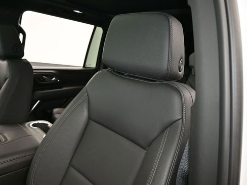 Used 2024 Chevrolet Suburban Z71 image 17