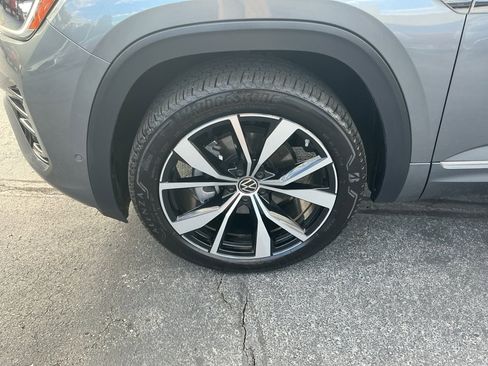 Certified 2025 Volkswagen Atlas SEL Premium R-Line image 31