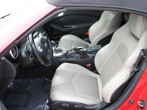 Used 2010 Nissan 370Z Touring w/ Sport Pkg RWD image 15