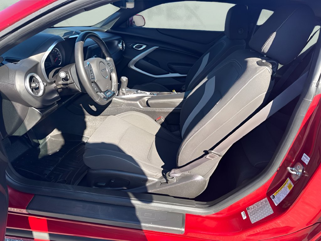 Used 2017 Chevrolet Camaro LT RWD image 9