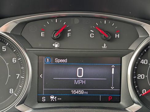 Used 2023 GMC Terrain SLE w/ Driver Convenience Package image 4