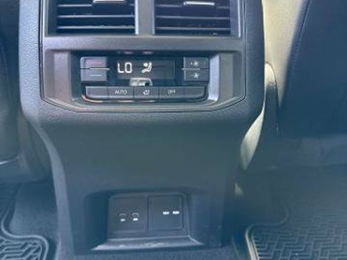 Used 2021 Volkswagen Atlas SE w/ Panoramic Sunroof Package AWD/4WD image 14