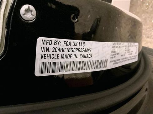 Used 2023 Chrysler Pacifica Touring-L FWD image 34