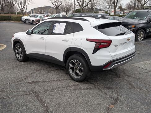Certified 2025 Chevrolet Trax LT w/ LT Convenience Package image 7