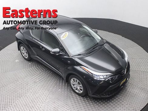 Used 2022 Toyota C-HR Limited FWD image 3