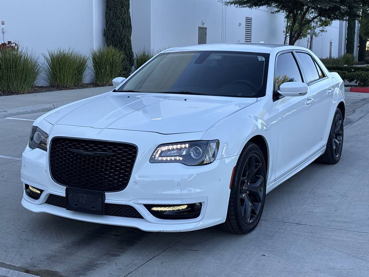 Used 2022 Chrysler 300 Touring L RWD image 7