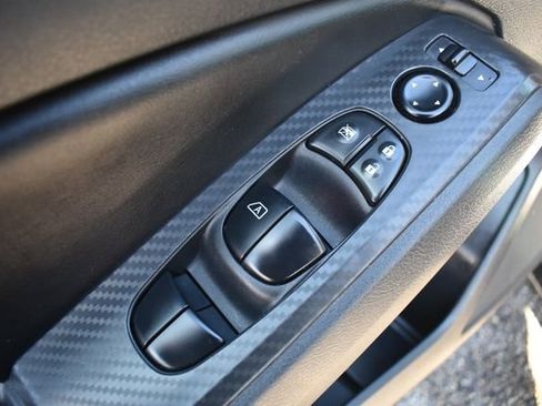 Used 2025 Nissan Altima 2.5 SV image 18