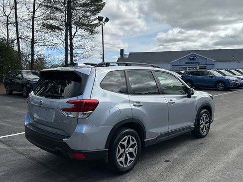 Used 2023 Subaru Forester Premium image 4