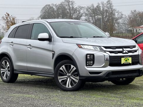 Used 2021 Mitsubishi Outlander Sport ES image 2