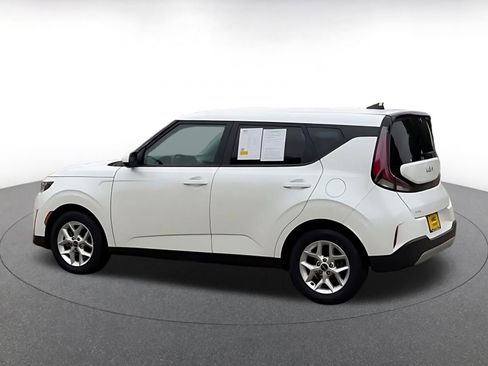 Used 2025 Kia Soul LX w/ LX Technology Package FWD image 10