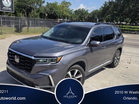 Used 2023 Honda Pilot Touring image 1