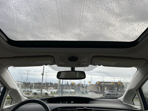 Used 2010 Toyota Prius Five image 18