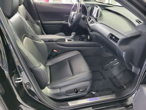 Certified 2025 Lexus UX 300h FWD w/ Accessory Package (Z2) image 17