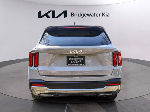 Certified 2025 Kia Sorento EX FWD image 6