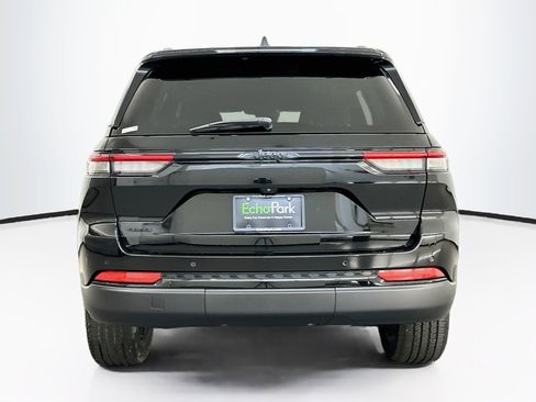 Used 2023 Jeep Grand Cherokee Altitude AWD/4WD image 7