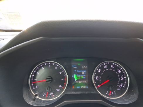 Used 2022 Toyota RAV4 LE FWD image 29