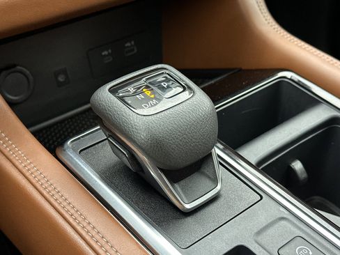 Used 2023 Nissan Pathfinder Platinum w/ Black Appearance Package image 22