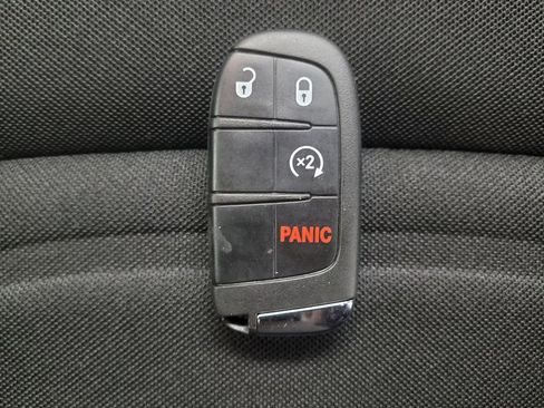 Used 2022 Jeep Renegade Latitude AWD/4WD image 32