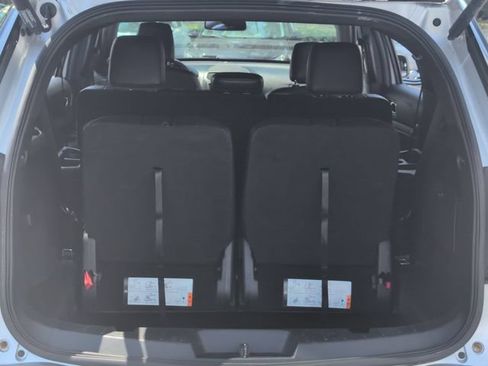Used 2019 Ford Explorer XLT w/ Equipment Group 202A FWD image 26