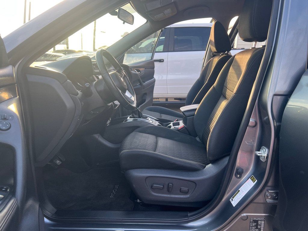 Used 2018 Nissan Rogue SV FWD image 10