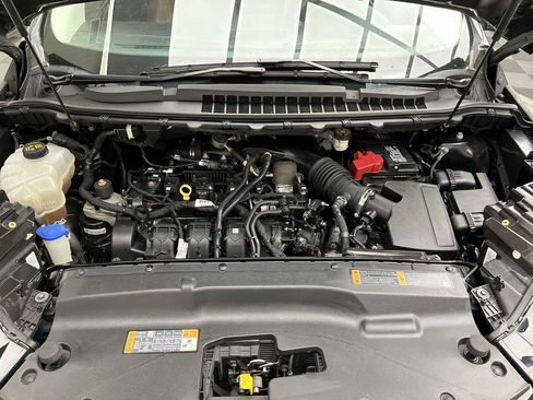 Used 2019 Ford Edge Titanium w/ Equipment Group 301A AWD/4WD image 32