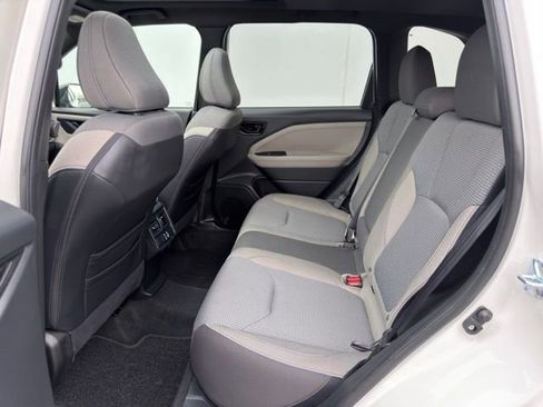 Used 2025 Subaru Forester Premium AWD/4WD image 20