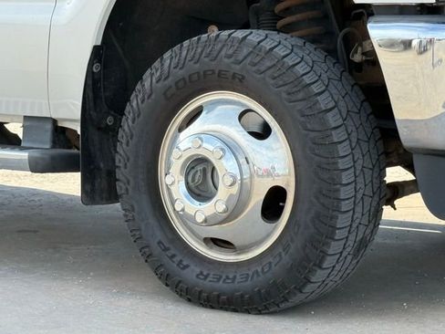 Used 2011 Ford F350 Lariat w/ Lariat Interior Pkg image 12