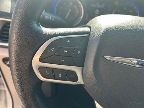 Certified 2020 Chrysler Pacifica Touring FWD image 20