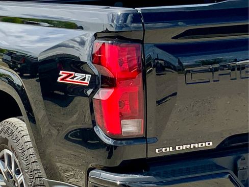 Used 2024 Chevrolet Colorado Z71 w/ Z71 Convenience Package 2 AWD/4WD image 15