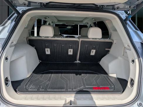 Used 2024 GMC Terrain Denali w/ Denali Premium Package image 12