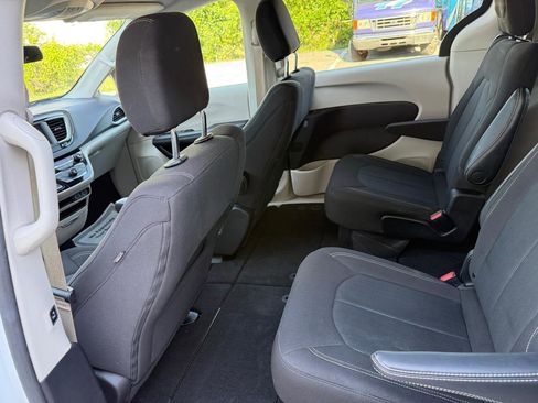 Used 2022 Chrysler Voyager LX FWD image 24