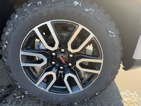 New 2026 GMC Sierra 1500 AT4 w/ AT4 Premium Package image 2