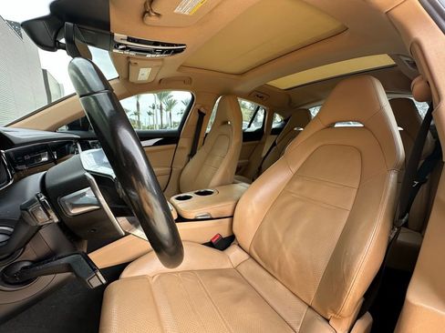 Used 2018 Porsche Panamera image 5