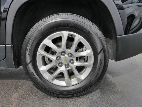 Used 2020 Chevrolet Traverse LS image 9