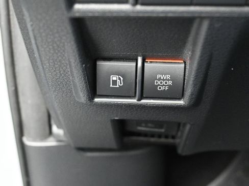 Used 2022 Toyota Sienna XLE Woodland Edition image 15