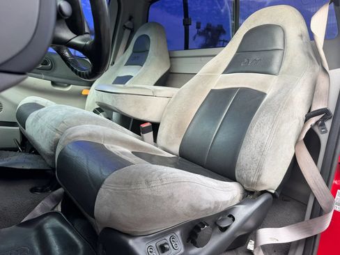 Used 2002 Ford F150 Lightning RWD image 12